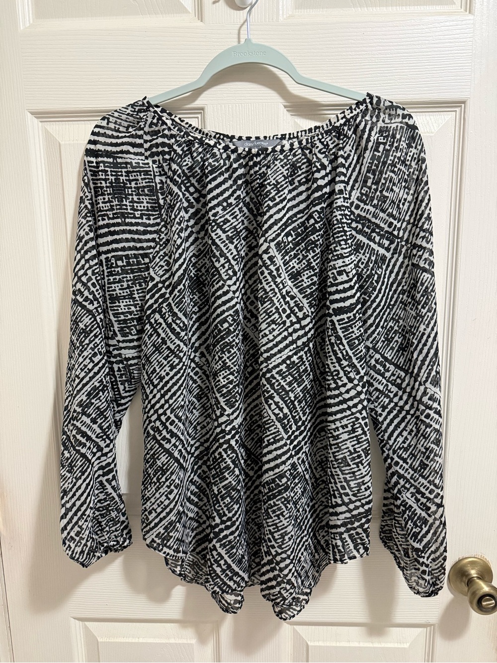 Daisy Fuentes Black & White Printed Long-Sleeve Tunic Top